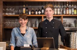 Les propriétaires du restaurant "Margarete" avec caisse orderbird