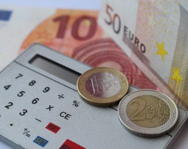 L'argent avec une calculatrice